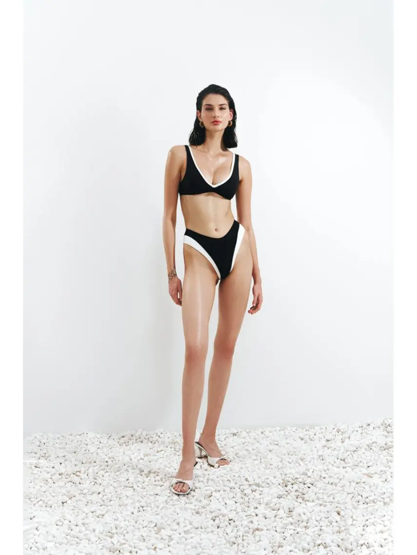 Roar Трусики поза офісом