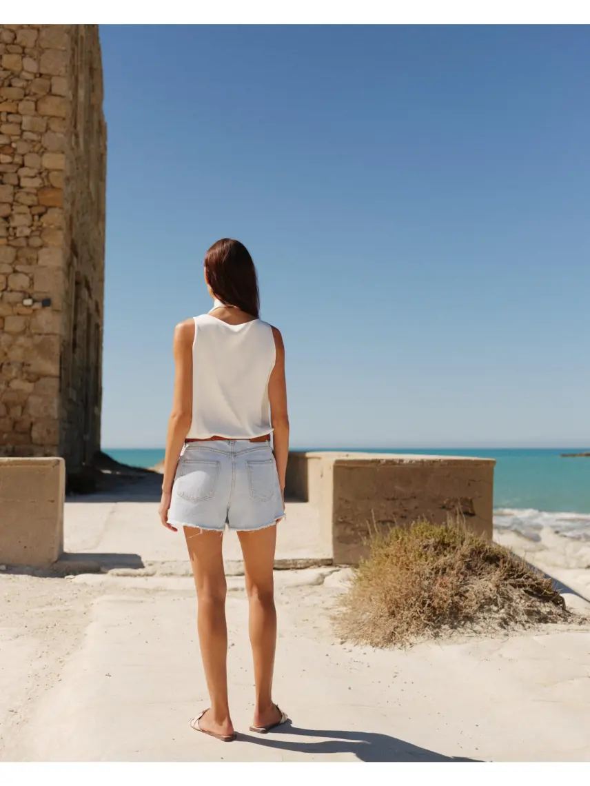 Stash Topul August în alb