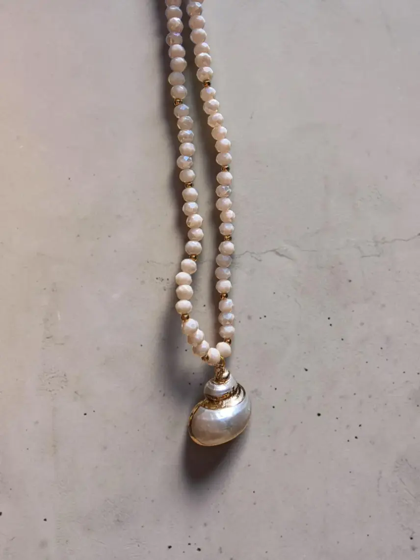 OhSun Belize Shell Necklace – Light Pink & Gold